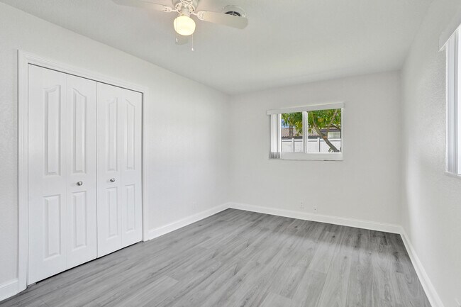 Building Photo - 4755 NE 23rd Ave