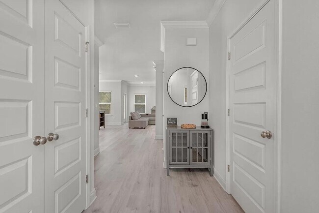 Building Photo - Three Bedroom Two and a half Bath In Hammock Oaks