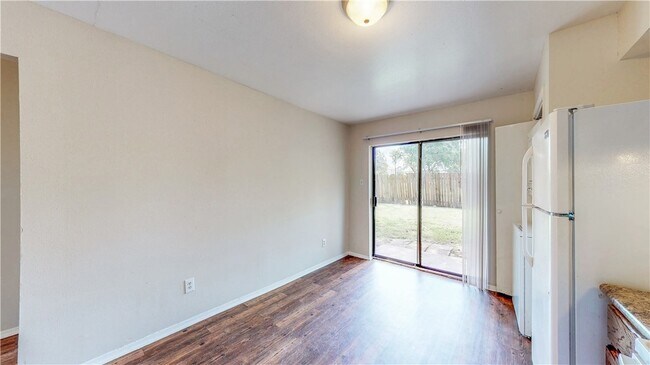 Building Photo - 303 Manuel Dr