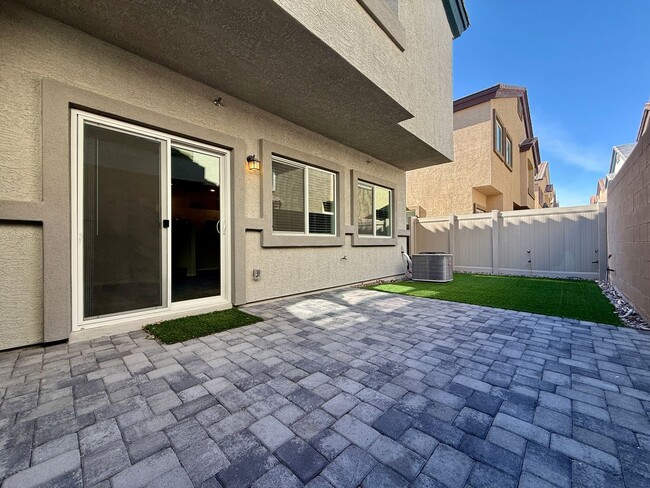 Building Photo - Northwest/ Aliante Area - Newer Townhome 3BD, PRIVATE YARD, ATTACHED GARAGE, ACROSS FROM POOL