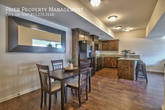 Building Photo - 12647 S Prairie Creek Rd