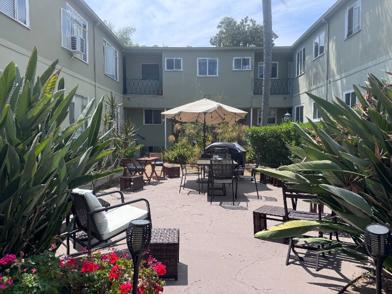 Building Photo - 1280 Laurel Ave