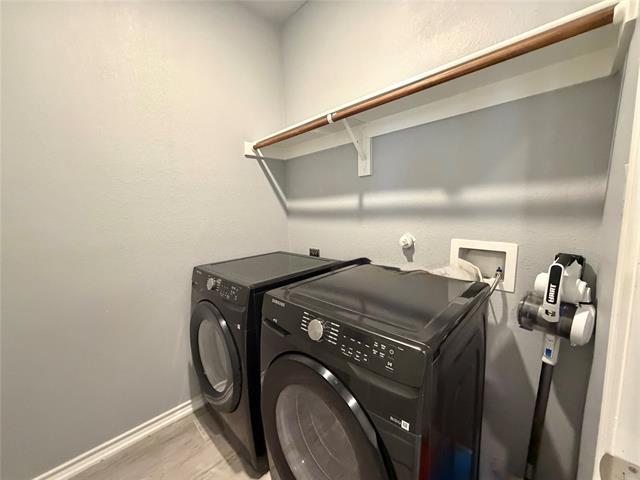 Building Photo - 2228 Dana Dr