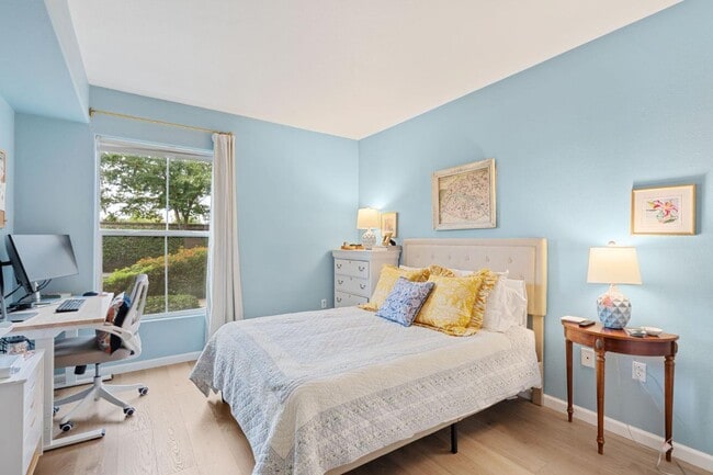 Building Photo - Luxury condo in Natomas!