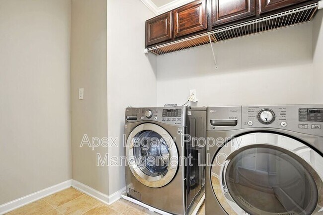 Building Photo - 1009 Artis Town Ln