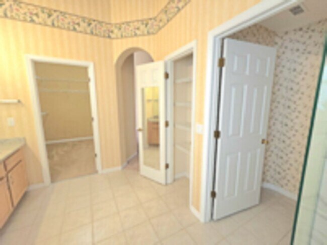 Building Photo - 691 Lakeworth Cir