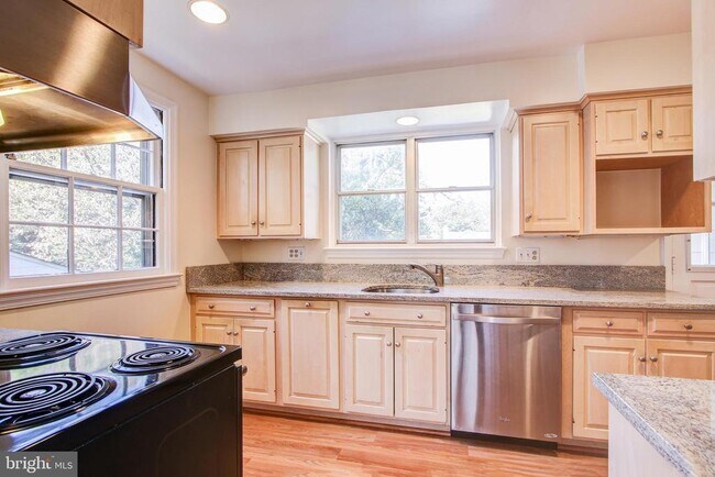 Building Photo - 4721 Yuma St NW