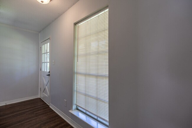 Building Photo - 3 Bedroom, 2 bathroom in Fairhope Availabl...