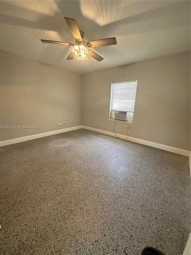 Building Photo - 1140 NE 1st Ave.