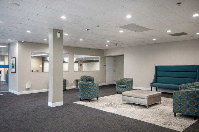 Building Photo - 3333 W 2nd St