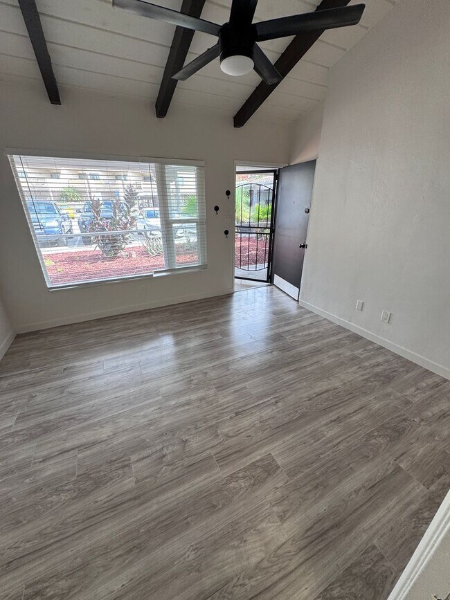 Building Photo - Nostalgic Studio steps away from the boardwalk and beach.