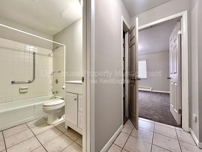 Building Photo - 2235 29th St SW