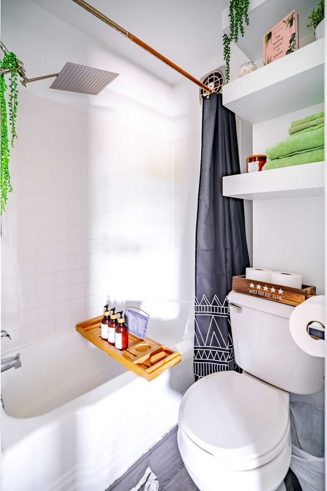 Building Photo - 605 Dennison Ave