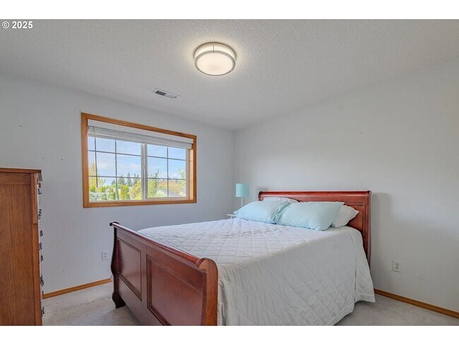 Building Photo - Spacious 4BR, 3 Bath House in Felida