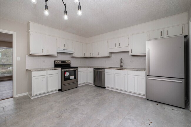 Building Photo - 6024 Olinda St