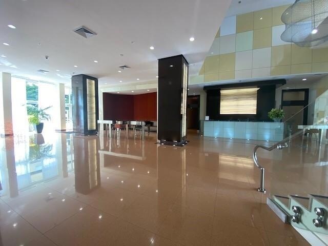 Building Photo - 2775 NE 187th St