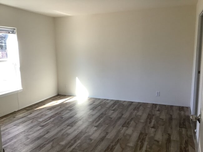 Building Photo - New 3 bedroom, 2 bath home