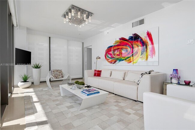 Building Photo - 5875 Collins Ave