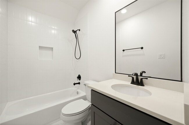 Building Photo - 946 Judiway St