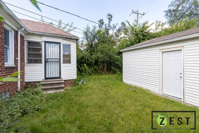 Building Photo - 18000 Birwood St