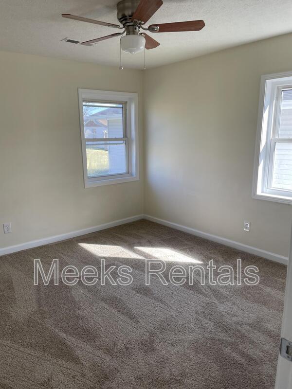 Building Photo - 214 Lakeview Dr