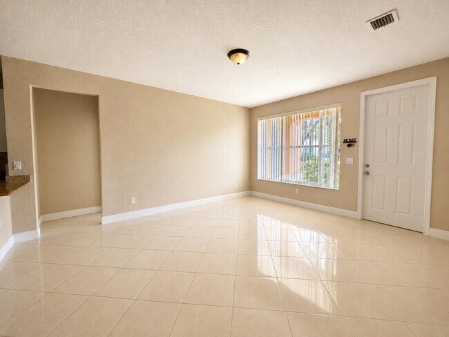 Building Photo - 3549 Forest Hill Blvd