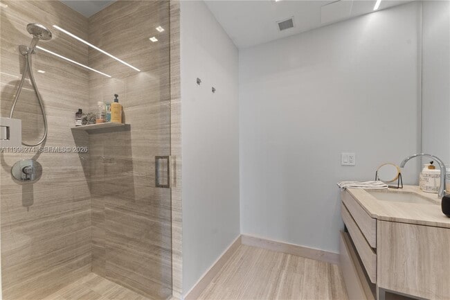 Building Photo - 18975 Collins Ave