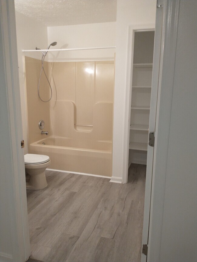 Building Photo - 1288 S Ox Rd