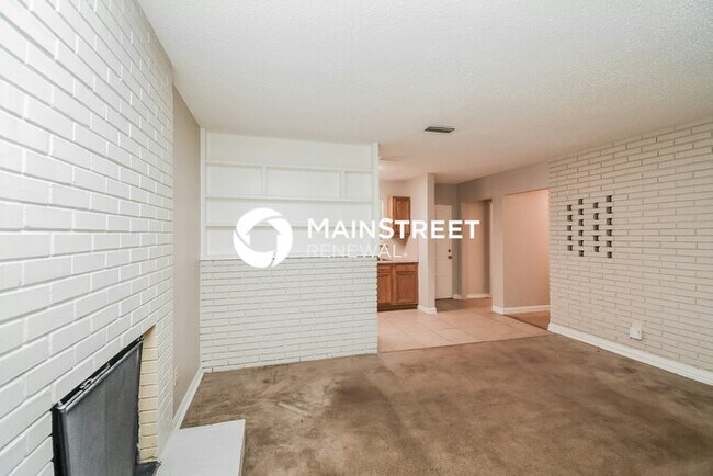 Building Photo - 3 Bedroom Pet-Friendly Home in Jacksonville, FL with Main Street Renewal