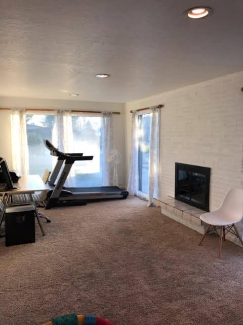 Building Photo - Lovely home located on a quiet street in N...
