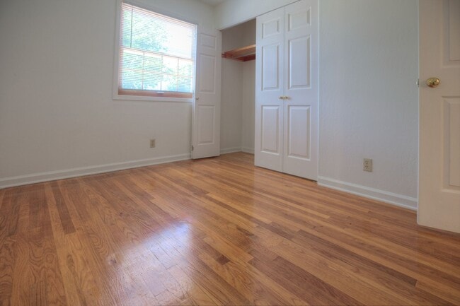 Building Photo - Lovely 3-Bedroom, 2-Bath Home - Parkmont A...