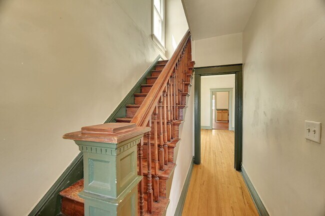 Building Photo - $2,395 - 2 Bed, 2 Bath Townhome in Great D...