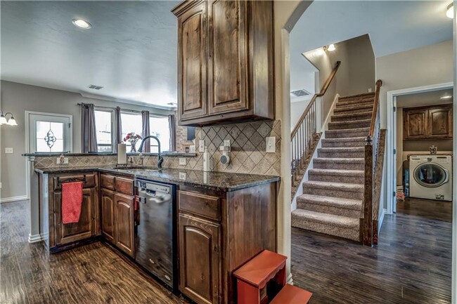Building Photo - Deer Creek Schools + 4 bedroom + Gated Com...