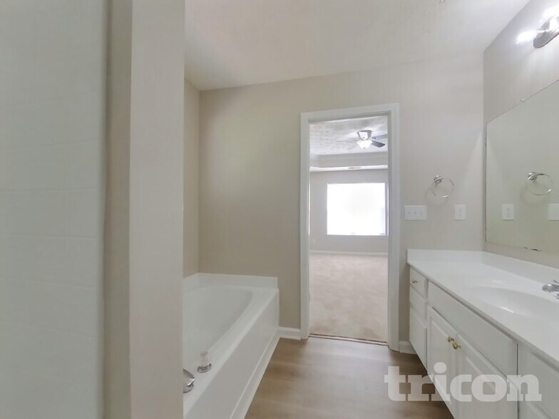 Building Photo - 6844 Bridgewood Dr