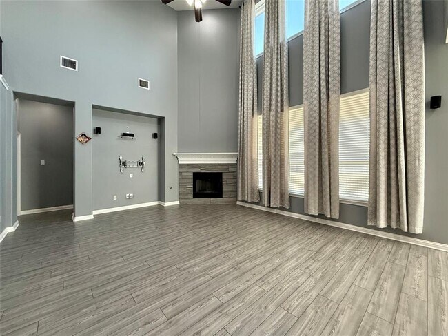 Building Photo - 4200 Rainy Creek Ln