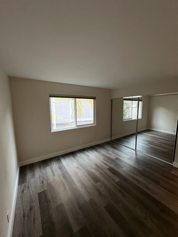 Building Photo - 16 S Knoll Rd