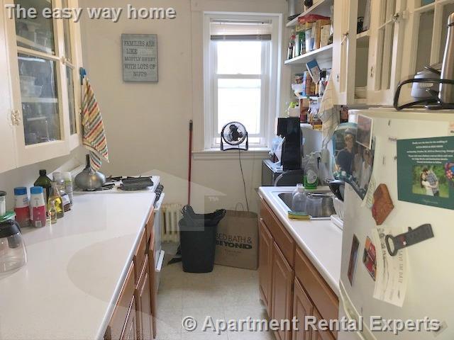 Building Photo - 172 Maple St