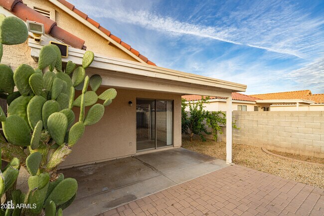 Building Photo - 11825 W Edgemont Ave