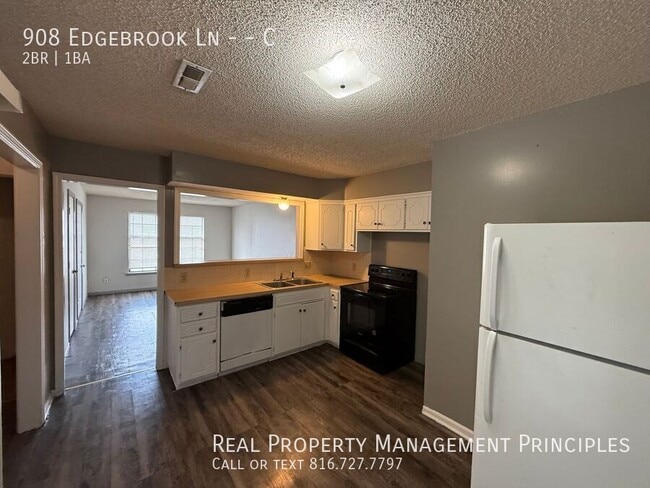 Building Photo - 908 S Edgebrook Ln