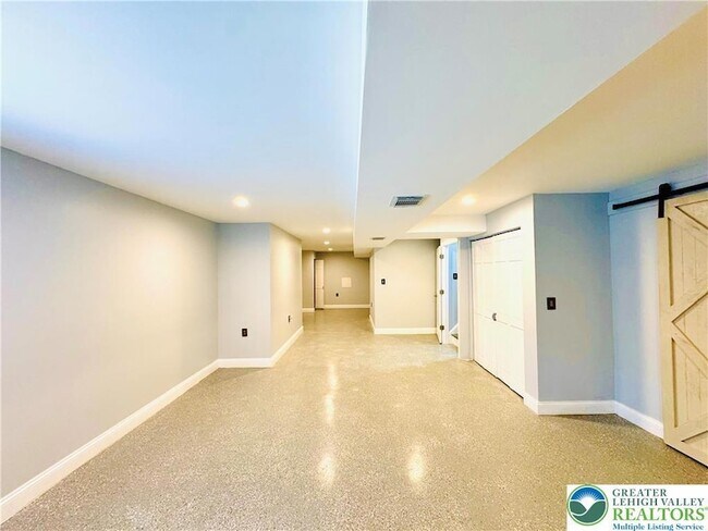 Building Photo - 6945 Hunt Dr