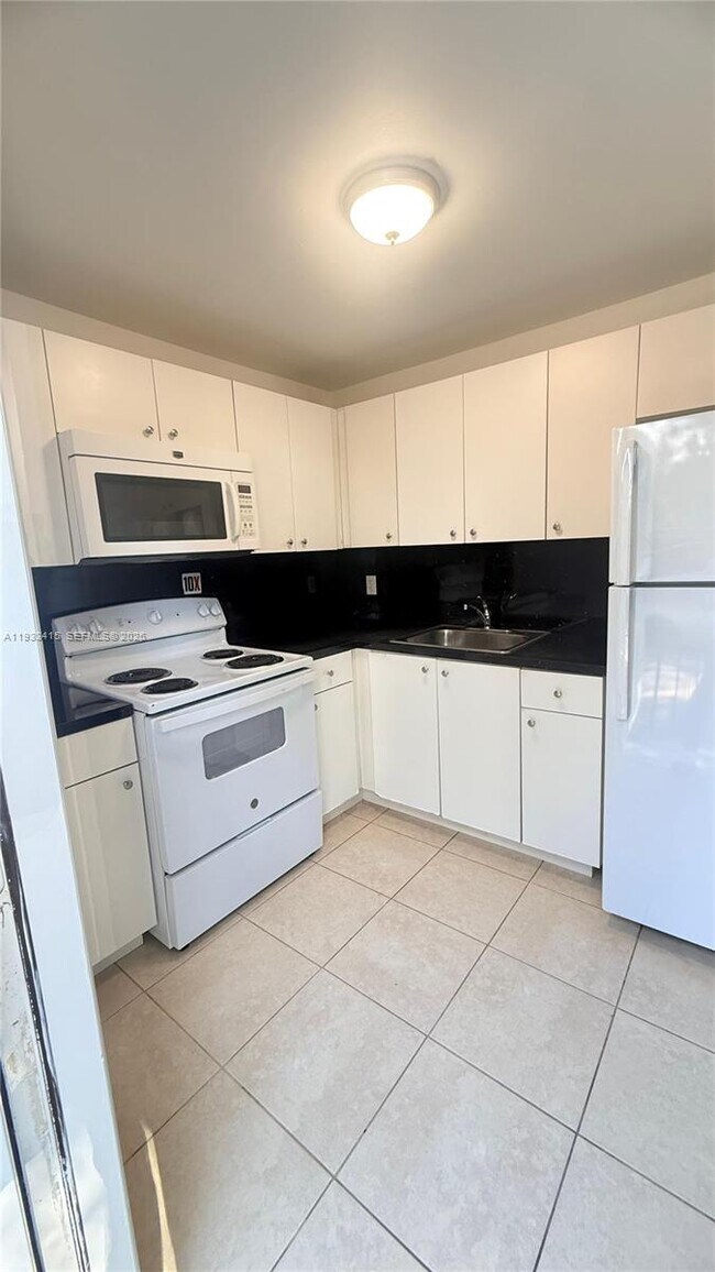 Building Photo - 2525 Polk St