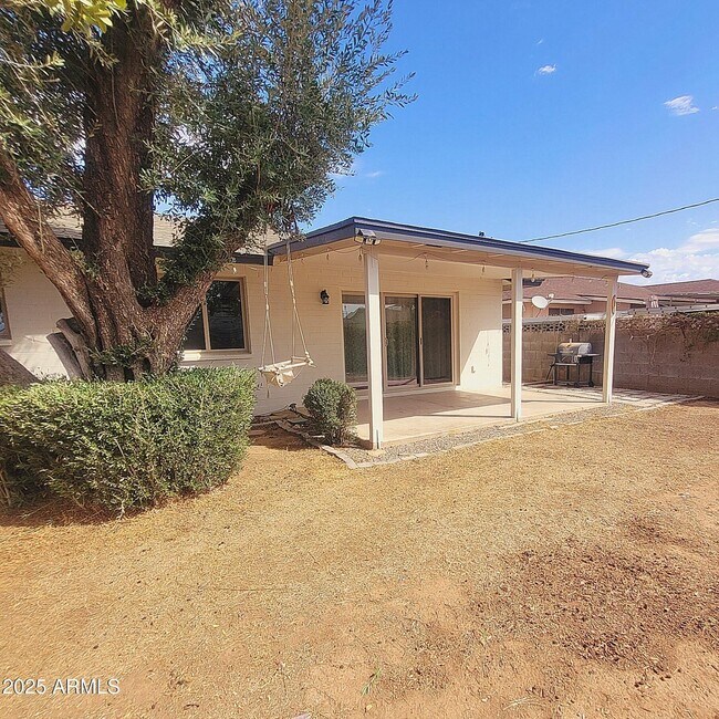 Building Photo - 1229 E Manhatton Dr