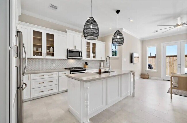 Building Photo - 3703b Bolin Rd