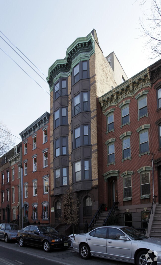 Building Photo - 277 8th St