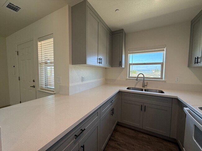 Building Photo - Free Month of Rent for Move in before Dec 1st - Brand New Upstairs 2 Bedroom Apartment