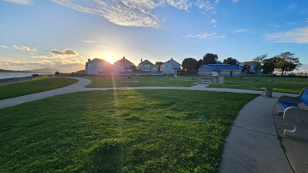 Building Photo - 242 Marina Lakes Dr