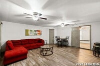 Building Photo - 3106 N Zarzamora St