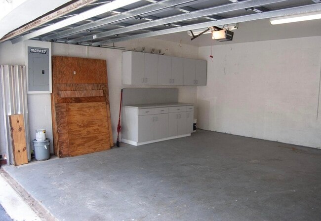 Building Photo - 6101 NW 44th Terrace