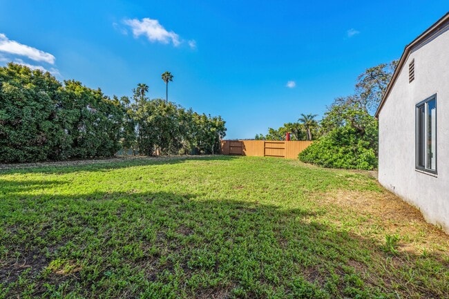 Building Photo - Single Family House