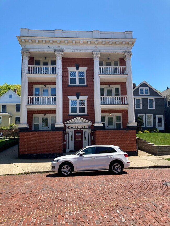 Primary Photo - 2063 Murray Hill Rd